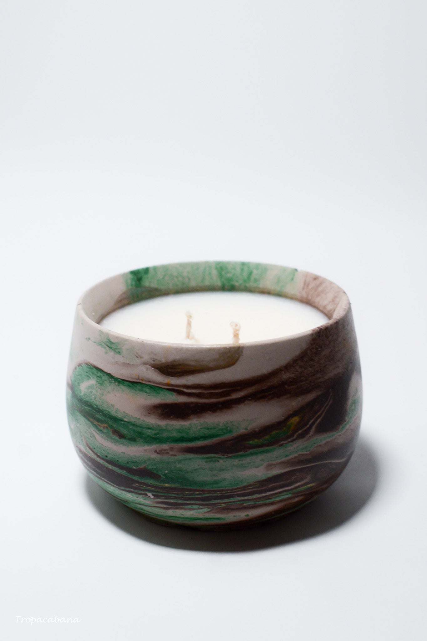 Handmade Concrete Candle in green, brown and gold, amazonian enigma candle, made with premium coconut wax, with floral, citric and woody fragrance